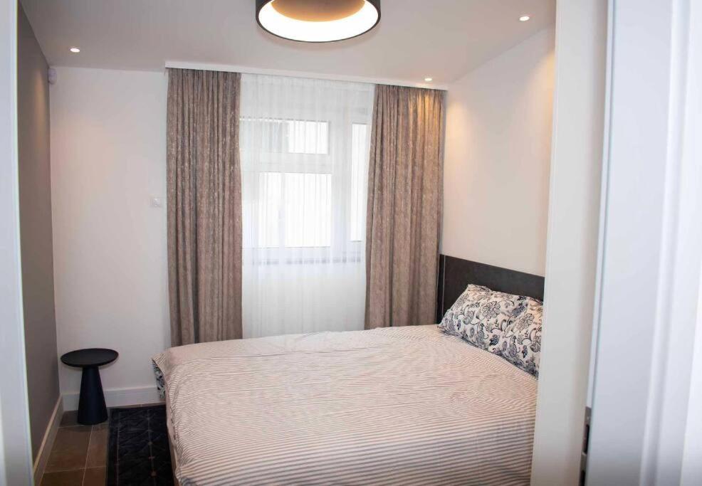 Luxury Cozy 2 Bdr Downtown Apt.7 Boedapest Buitenkant foto